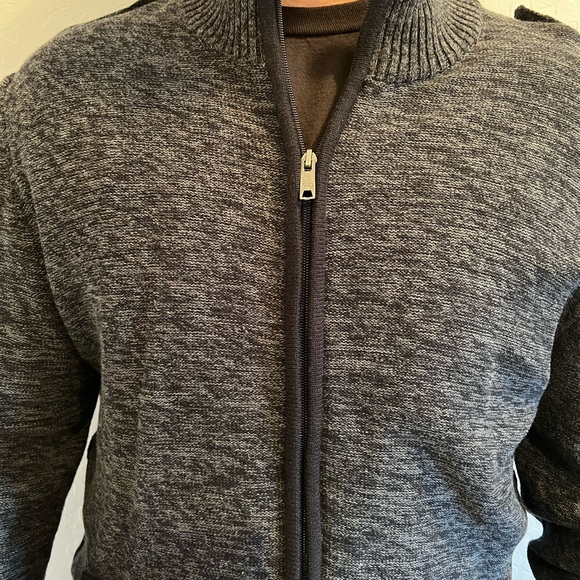 EUC Stylish Men’s DKNY Zip up Sweater - Size XL - Picture 8 of 8